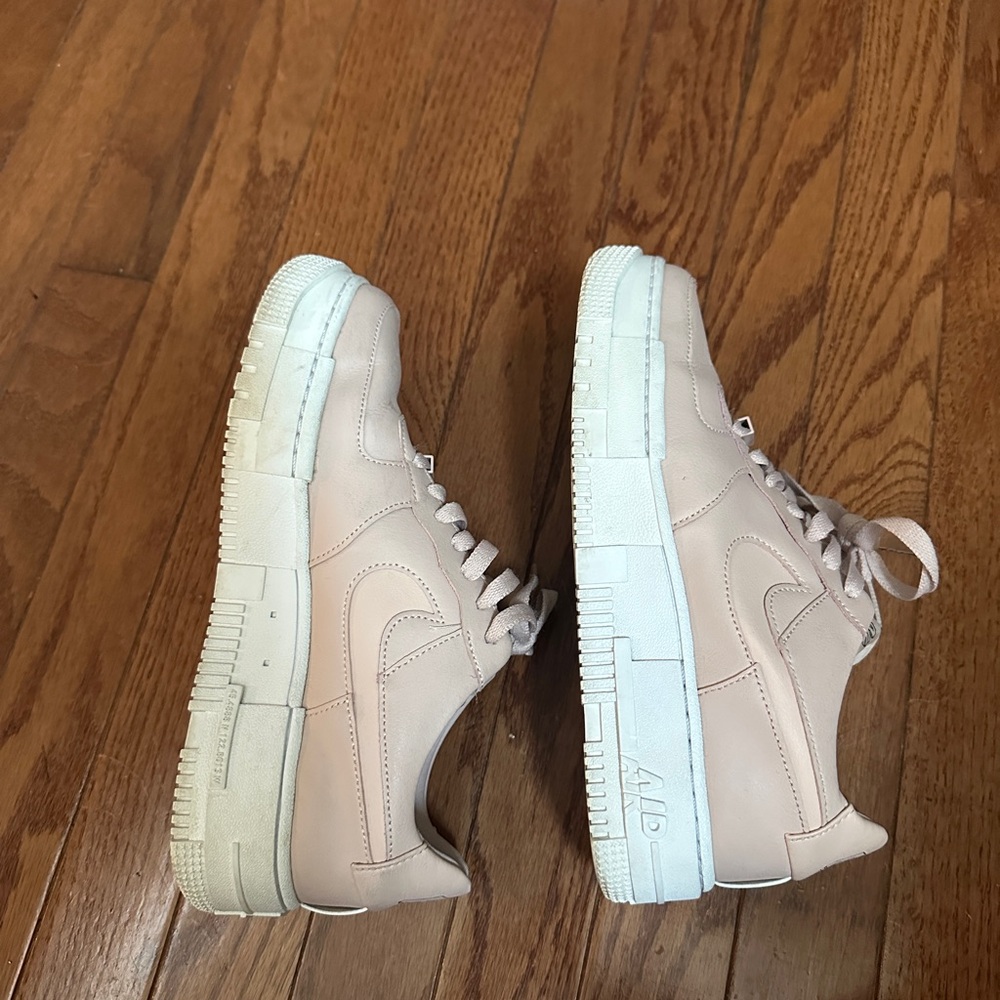 Nike Women's Air Force 1 in Light Pink - Picture 5 of 6